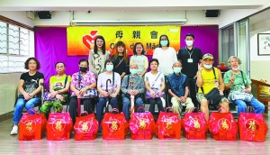 1697690081185294.jpg 2.母親會舉行中秋福包派送活動.jpg