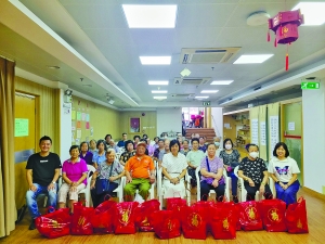 1697690090888458.jpg 3.菜農合群社與受惠長者合照.jpg