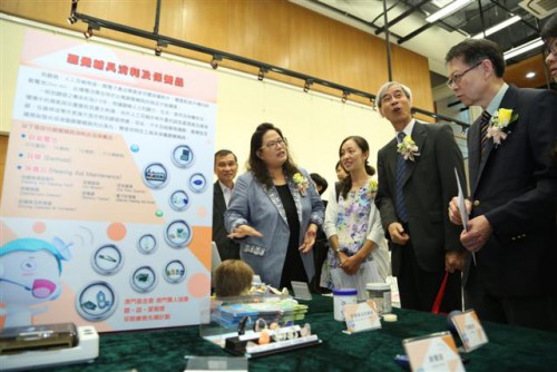 https://1000progdb.fmac.org.mo/sponsorship/Lao Sut Man, Secretária-geral da Associação dos Surdos de Macau, apresenta o conteúdo da acção aos Convidados de honra