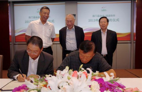 https://1000progdb.fmac.org.mo/sponsorship/吳志良與何光暐代表澳門基金會與中華健康快車基金會簽署合作協議