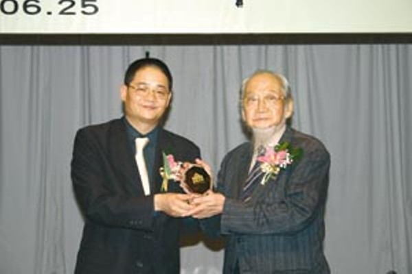 1604650480521751.jpg news_20050622_4.jpg