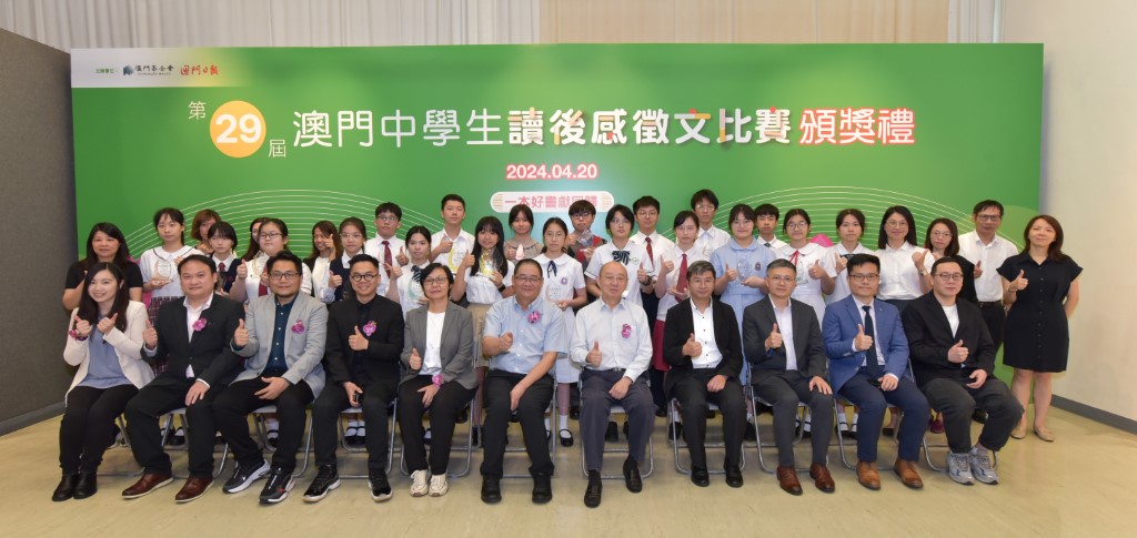 1713775042998588.jpeg 1) 合影 (Custom).jpeg