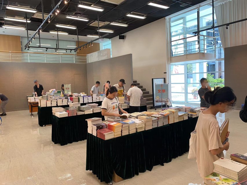 圖7_在澳門教科文中心同場舉行的“好書派送”活動，吸引眾多市民到場 (Custom).jpg