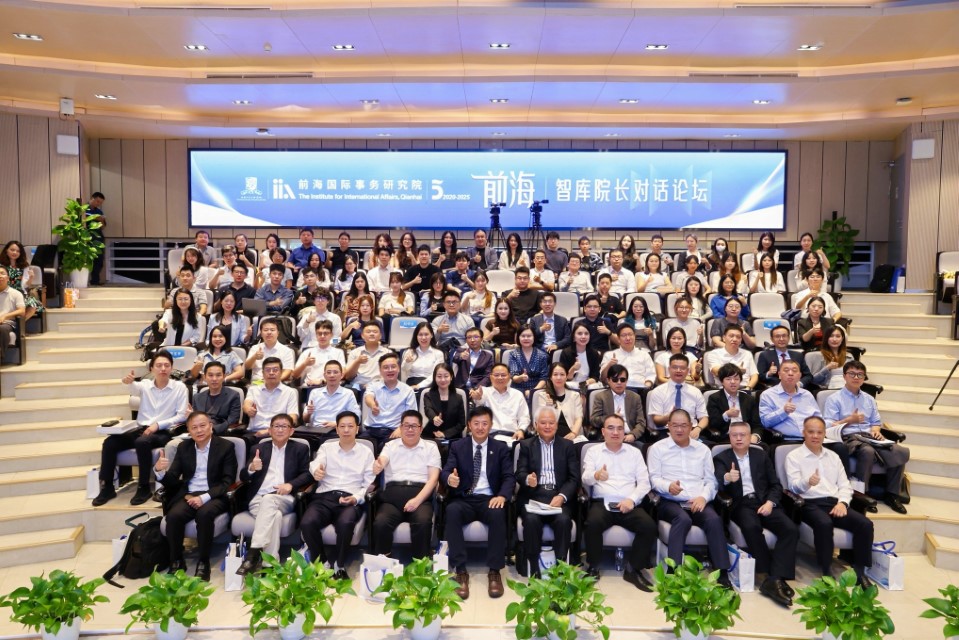 2) 與會嘉賓合影留念 (Custom).jpg