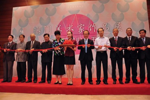 A Exposição de Artistas de Belas-Artes de Macau em Comemoração do 15.º Aniversário da RAEM