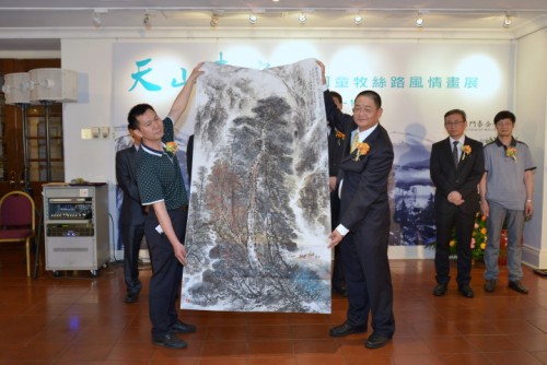 “天山來客——阿童牧絲路風情畫展”