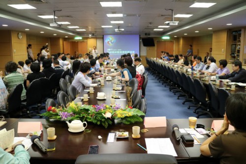 Os convidados de honra que estiveram presentes no Fórum participaram num colóquio realizado no Hospital Tzu Chi de Taipei.