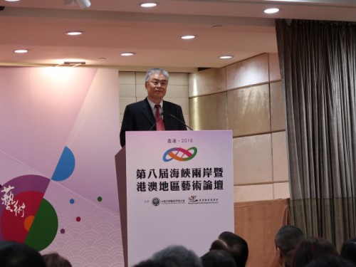 O Vice-Presidente e Secretário da Federação do Circulo Literário e de Artes da China Dr. Guo Yunde fez uso de palavras
