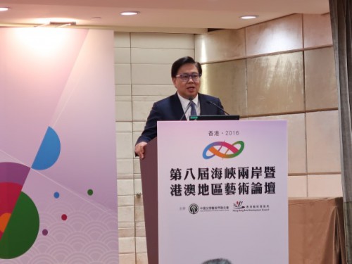 O Presidente do Conselho do Desenvolvimento de Arte de Hong Kong Dr. Wong Ying Wai fez uso de palavras
