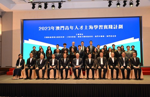 第九期學員與主禮嘉賓合照