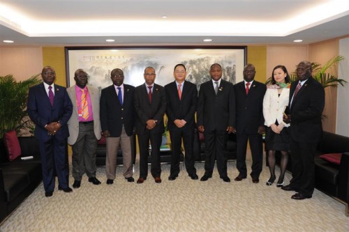 Visita da delegação do Governo da Guiné-Bissau à Fundação Macau