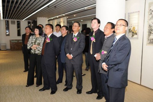 嘉賓在欣賞展品