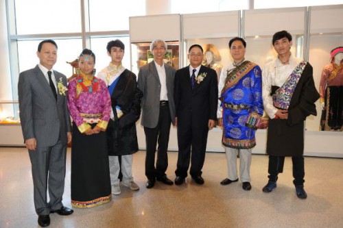“Amizade entre Tibete e Macau” - Exposição de Belas-Artes e Fotografias em Comemoração do 60.º Aniversário da Libertação Pacífica do Tibete, Inaugurada