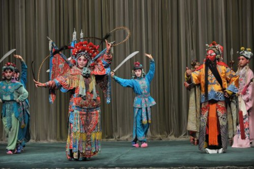 Distribuição dos bilhetes para os dois concertos específicos do “Grupo Juvenil de Arte de Ópera de Pequim da China”