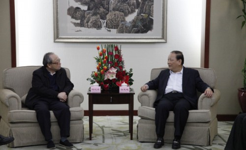 Encontro entre Sr. Bai Zhijian e Sr. Liu Jiyuan, Director do Gabinete de Ligação do Governo Central na RAEM e o antigo Ministro da Indústria Aeroespacial Nacional, respectivamente