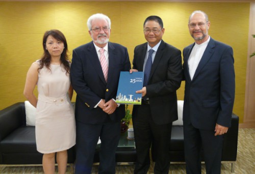 Visita da União das Cidades Capitais da Língua Portuguesa à Fundação Macau