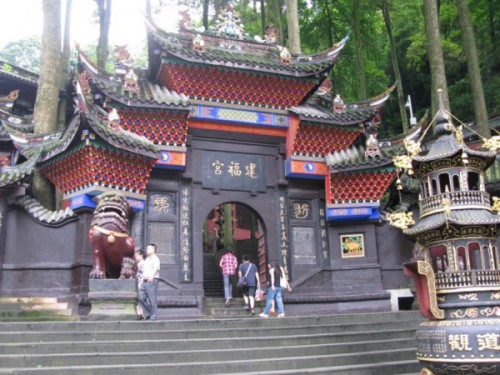 Arquitectura antiga da Montanha Qing Cheng, após a recuperação.