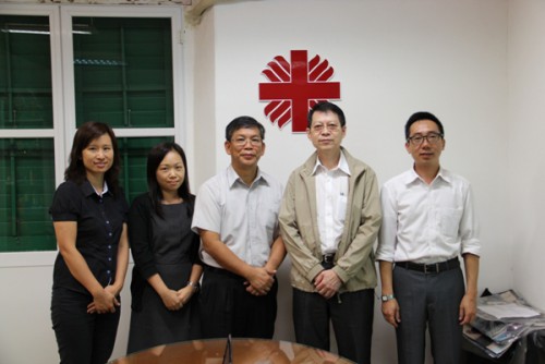 Au Weng Chi, membro do Conselho de Administração da Fundação Macau, visita Caritas de Macau