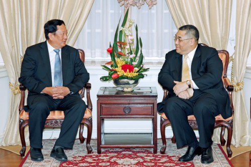 O Chefe do Executivo tem encontro com o Vice-Presidente da Fundação Soong Ching Ling da China, Chang Rongjun