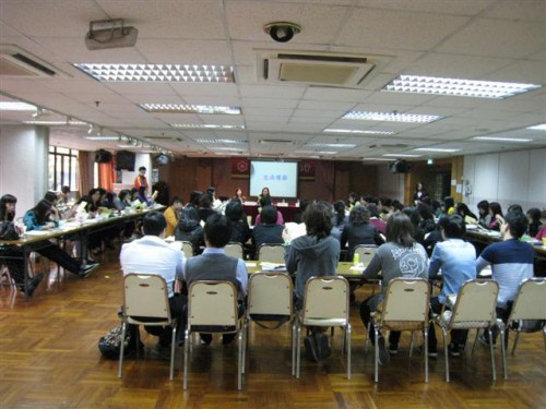 Os representantes das associações ouviram com muita atenção e participaram entusiasticamente na sessão de debate e intercâmbios