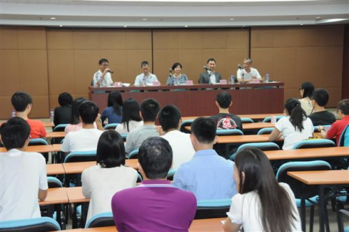 Os 40 estudantes seleccionados participaram na reunião sobre os detalhes da Excursão