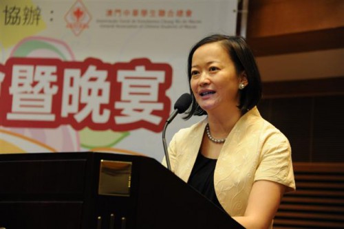 A Dra. Zhong Yi Seabra de Mascarenhas, membro do Conselho de Administração da Fundação Macau, proferiu um discurso