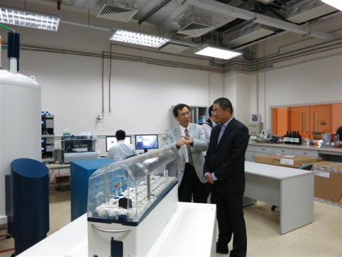 A Fundação tem vindo a subsidiar as Instituições de ensino superior para apetrecharem os seus laboratórios, entre as outras actividades destinadas ao ensino-aprendizagem, criando condições para que os alunos se empenhem mais nos estudos e investigações.