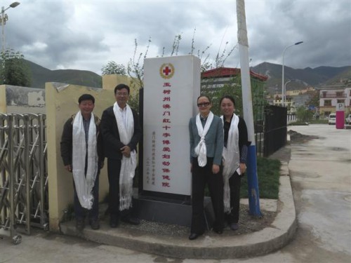 O membro do Conselho de Administração da Fundação Macau, Zhong Yi Seabra de Mascarenhas, e o Vice-Presidente do Conselho Central da Cruz Vermelha (Macau), Chou Kuok Hei, presidiram a cerimónia de entrada em funcionamento do Hospital