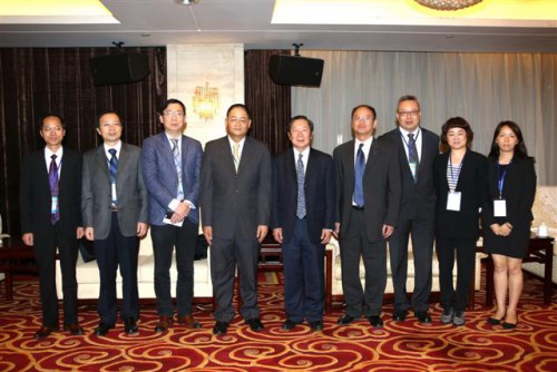 Fotografia do Sr. Chen Zuoer e a Delegação dos Membros de Hong Kong e Macau da CAHMS