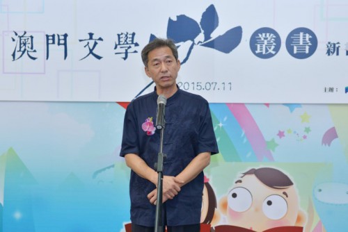 O Dr. Ge Xiaozheng, Presidente da “China Writers Publishing House” fez uso da palavra.