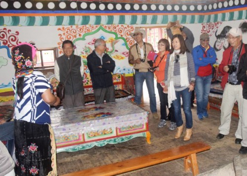 Os representantes de Macau tiveram a oportunidade para conhecer as culturas e costumes das minorias étnicas.