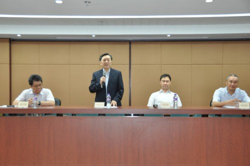 Os responsáveis das entidades de organização apresentaram as informações e as observações sobre a Excursão.