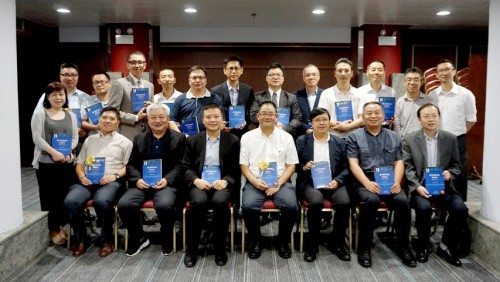 O “Livro Azul de Macau 2017” faz um balanço global sobre o desenvolvimento socioeconómico do último ano