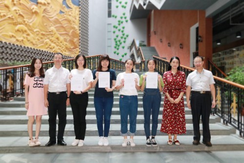 Atribuição aos participantes do certificado de conclusão do estágio