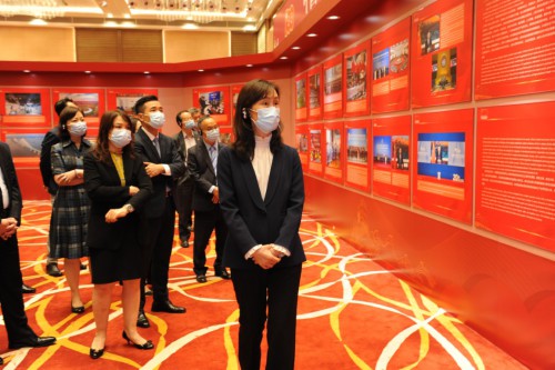 社會文化司司長歐陽瑜率領屬下部門人員參觀展覽
