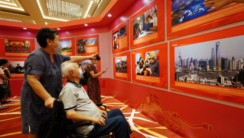 Os residentes agradeceram a liderança do Partido Comunista da China para a prosperidade do país