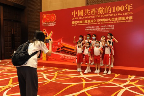 Ao assistir à exposição, os alunos podem conhecer melhor a história do PCC