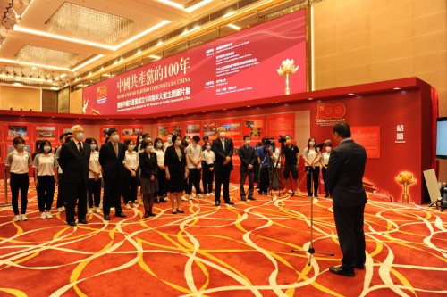 Fotografias da cerimónia da inauguração e da entrega das fotografias