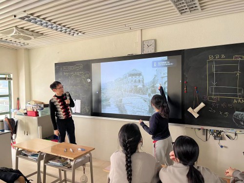 學生參與問答環節