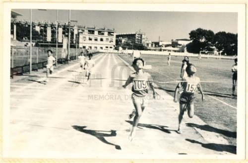 利瑪竇師生共整理了上千張圖片收錄至“校園記憶”，不僅保存着學生的青春歲月，亦見證着澳門城市的變遷。