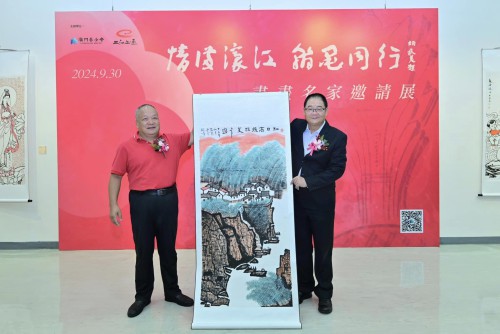 郭偉建向澳門基金會致送作品