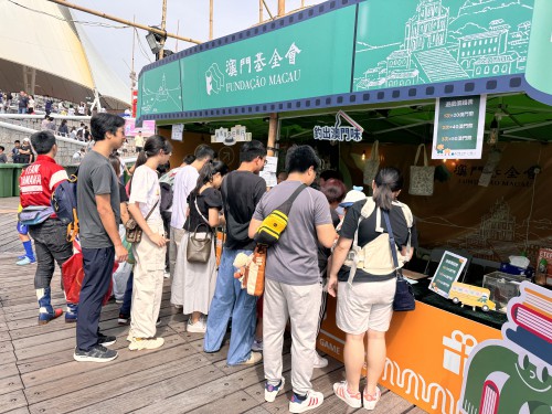 “澳門記憶”攤位遊戲涵蓋本土歷史元素，市民互動氣氛熱烈。
