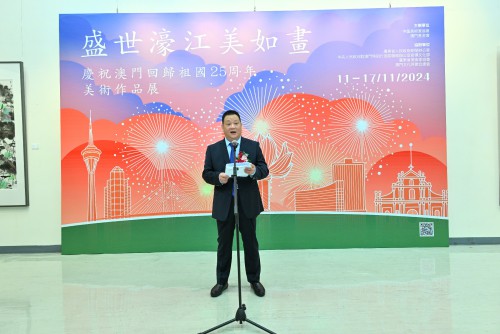 中國美協副秘書長章雲致辭