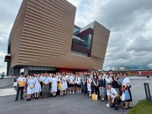 學校師生於香港故宮文化博物館合照留影