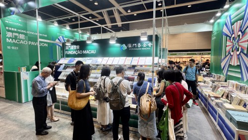 “澳門館”吸引不少讀者駐足閱覽