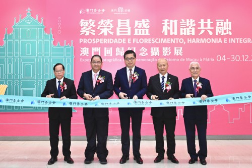 主禮嘉賓剪綵