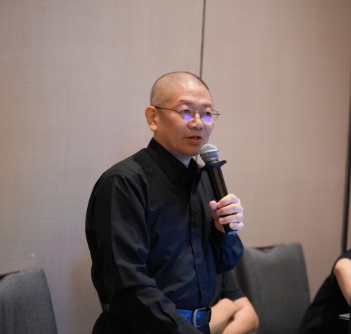 澳門大學特聘教授、博士生導師、美術系數字藝術中心主任梁藍波在平衡論壇上作分享
