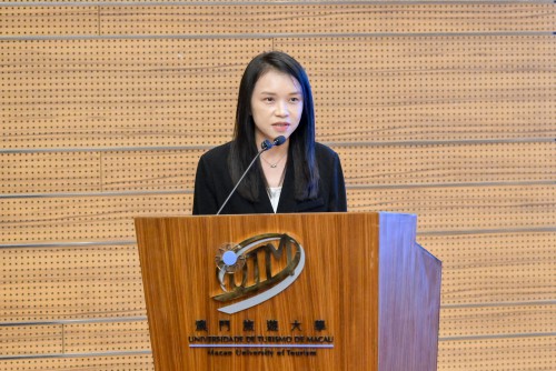 學員代表楊敏嫻致辭