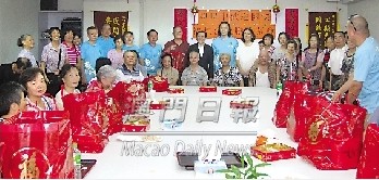 市民聯合會派發中秋福包