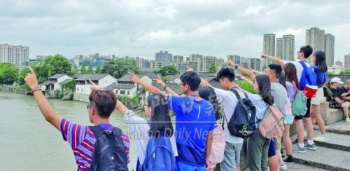 京杭大運河，遙指北方心相連